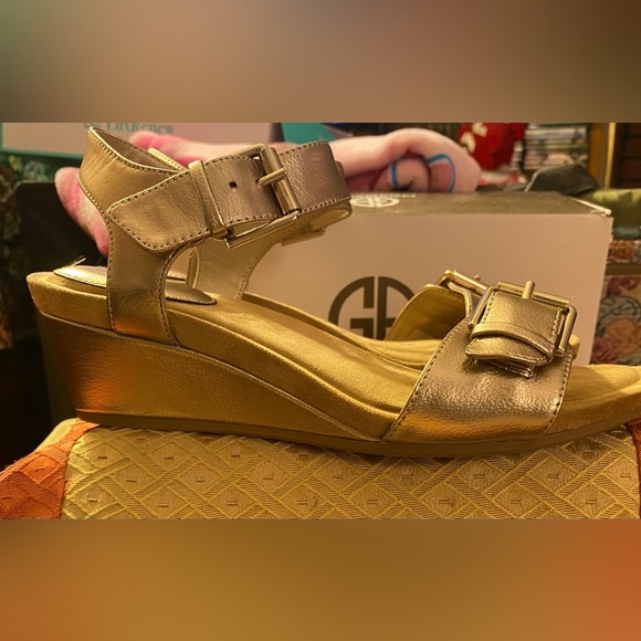 Gold Wedge Giani Bernini Oro Sandals - Picture 8 of 8